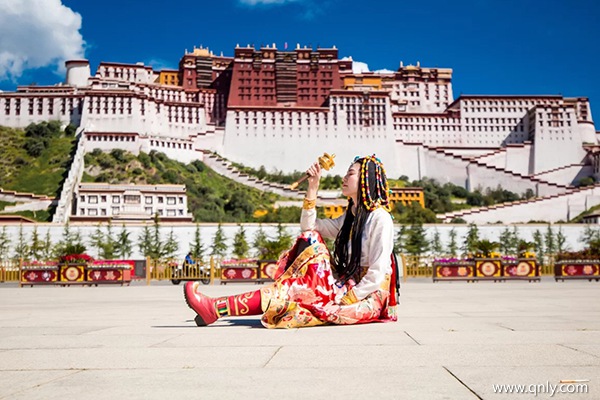 带爸妈去西藏玩几天合适