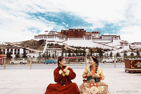 带爸妈去西藏旅游跟团走得多少钱