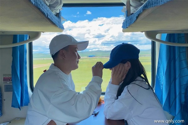 火车去拉萨旅游来回多少钱