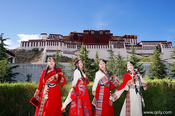 西藏旅游必去景点